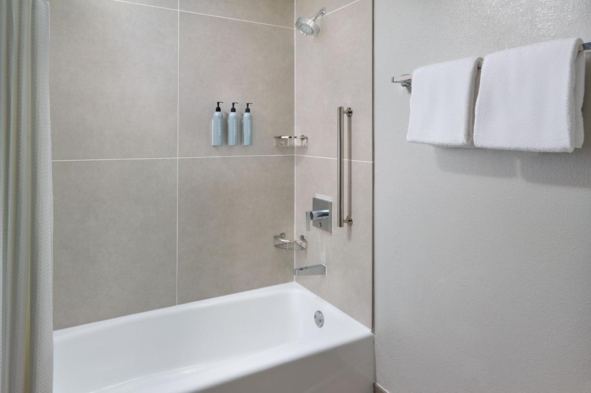 Courtyard By Marriott Atlanta Executive Park/Emory Hotell Exteriör bild