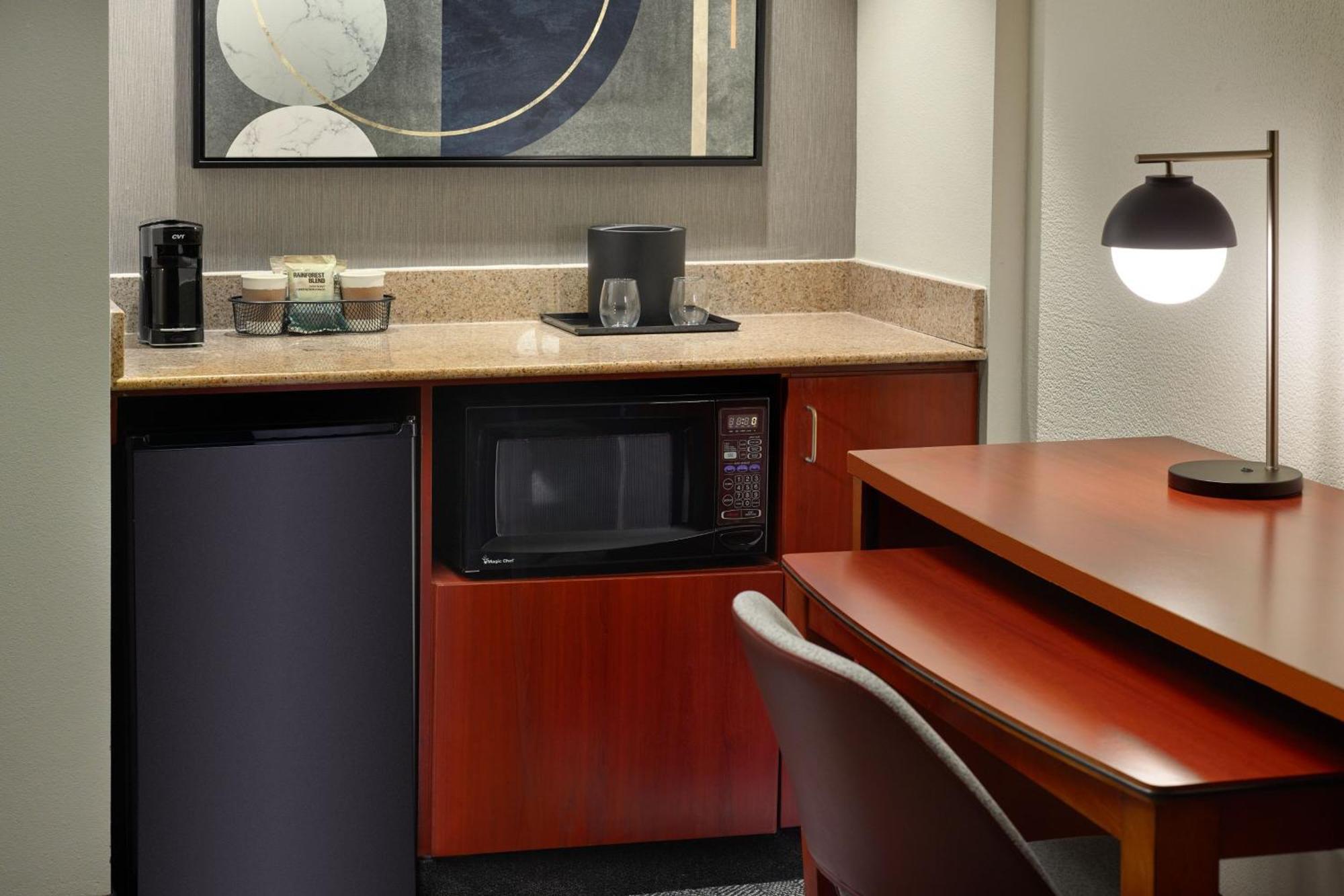 Courtyard By Marriott Atlanta Executive Park/Emory Hotell Exteriör bild
